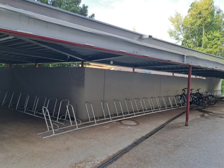 Überdachte Fahrradständer an der Langen Gasse